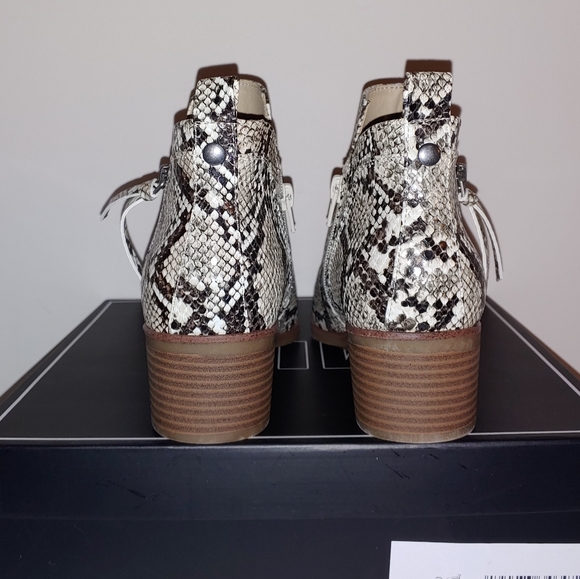 Cute snake skin patterned booties - Picture 4 of 7